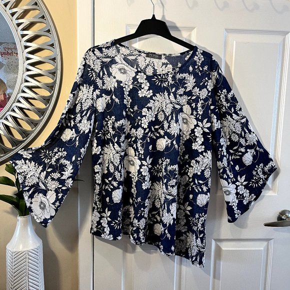Mr. Max, blue and white floral blouse - Picture 1 of 6